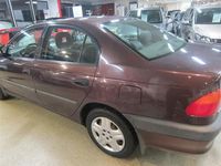 Käytetty Toyota Avensis Terra 90 HP (66 kW) 1999 Punainen Sedan