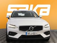 Käytetty Volvo V60 CC 197 HP (144 kW) 2021 Farmari