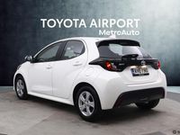 Käytetty Toyota Yaris Hybrid Active 116 HP (85 kW) 2023 Valkoinen Viistoperä
