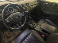 Käytetty Skoda Superb LAURIN & KLEMENT 190 HP (139 kW) 2018 Hopea / harmaa Farmari