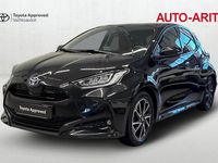 Käytetty Toyota Yaris Hybrid Style 116 HP (85 kW) 2022 Musta Viistoperä