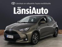 Käytetty Toyota Yaris Hybrid Active 116 HP (85 kW) 2020 Ruskea Viistoperä