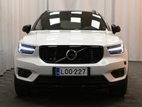 käytetty Volvo XC40 D4 AWD Busin R-Design FE aut ** 1.om Suomiauto / Webasto / Adapt.Vakkari / VOC / Sähköluukku / Crystal White **