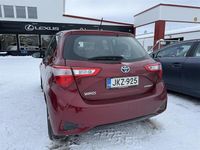 Käytetty Toyota Yaris Hybrid Active 73 HP (53 kW) 2018 Punainen Viistoperä