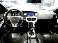 käytetty Volvo V40 D3 A R-Design. 18-Alut, Xenon, Webasto, Panorama, P-kamera, BLIS, Navi, Digimittari, HarmanKardon, VOC, Huoltokrj.