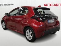 Käytetty Toyota Yaris Hybrid Active 116 HP (85 kW) 2021 Punainen Viistoperä