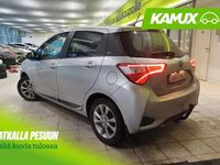 Käytetty Toyota Yaris Multidrive S 111 HP (81 kW) 2020 Hopea / harmaa Sedan