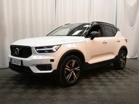 käytetty Volvo XC40 D4 AWD Busin R-Design FE aut ** 1.om Suomiauto / Webasto / Adapt.Vakkari / VOC / Sähköluukku / Crystal White **