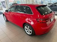 Käytetty Audi A3 Sportback Business 110 HP (80 kW) 2017 Punainen Viistoperä