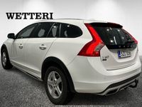 käytetty Volvo V60 CC D4 Summum aut - Rahoituskorko alk. 2,99%+kulut - **Webasto / Adaptiivinen vakkari / Navi / Koukku / Super varusteet**