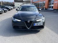 käytetty Alfa Romeo Giulia 2,0 Bensiini 280hp AT8 AWD Veloce ** Suomi-auto / Panorama / Harman/Kardon / Vakkari / P.kamera / Merkkihuollettu **