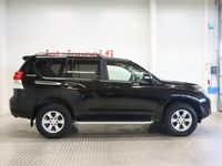 käytetty Toyota Land Cruiser 3,0 D-4D DPF Luxury aut. 5h 60th Anniversary - 3kk lyhennysvapaa - * 1-omisteinen Suomi-auto kattavilla varusteilla! * Polttoainekäyttöinen lisälämmitin kaukosäädöllä * Avaimeton käynnistys ja kulku