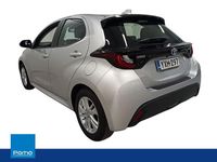 Käytetty Toyota Yaris Hybrid Active 116 HP (85 kW) 2021 Hopea Viistoperä