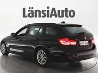 käytetty BMW 320 320 F31 Touring d A xDrive Business Exclusive / SUOMI-auto / 1-omistaja / Webasto / Sporttinahat / Navi Pro / Tutkat / Sähköluukku / Yms. / Käsiraha alk. 0€ / **** LänsiAuto Safe -sopimus esim. alle 25