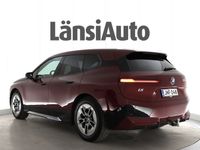 käytetty BMW iX xDrive40 Signature / Huippuvarusteet! / Vetokoukku / Sports Package / Harman/Kardon /