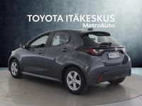 Käytetty Toyota Yaris Hybrid Active 116 HP (85 kW) 2023 Harmaa Viistoperä