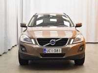 käytetty Volvo XC60 D4 Momentum aut ** Webasto / Panorama / P-Tutkat / Adap.Xenonit / Sporttipenkit **