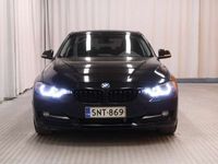 käytetty BMW 320 TwinPower Turbo F30 Sedan Business Sport ** Vakkari / Urheiluistuimet / Harman/Kardon / Lohkoläm / P-tutkat **