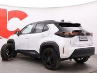 Käytetty Toyota Yaris Cross Plus 116 HP (85 kW) 2024 Silver / mustalla ka Katumaasturi