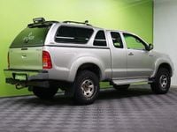Käytetty Toyota HiLux SR 144 HP (105 kW) 2011 Hopea / harmaa Nouto