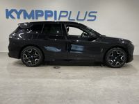 käytetty BMW iX xDrive40 - RAHOITUSKORKO 3,49% - Huippuvarusteet / Vetokoukku / Laserlight / Panorama / HarmanKardon / Musta / 22" Jet Black / Comfort access