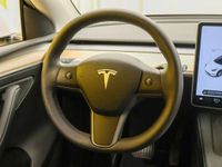 käytetty Tesla Model Y Long Range Dual Motor AWD / Vetokoukku / AMD Ryzen / Autopilot / Ilmalämpöpumppu / Tehdastakuu / 2 x Vanteet / Sis.ALV