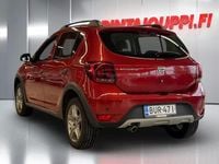 Käytetty Dacia Sandero Stepway 90 HP (66 kW) 2017 Punainen Viistoperä