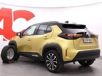 Käytetty Toyota Yaris Cross Edition 116 HP (85 kW) 2024 2vs brass gold /blac Katumaasturi