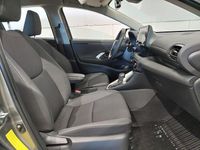 Käytetty Toyota Yaris Hybrid Active 116 HP (85 kW) 2024 Ruskea Viistoperä