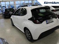 Käytetty Toyota Yaris Hybrid Active 116 HP (85 kW) 2023 Valkoinen Viistoperä