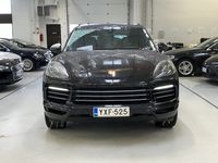 käytetty Porsche Cayenne E-Hybrid ** Sport Chrono / PASM / P.kamera / Navi / Nahkasisusta / Merkkihuollettu! **