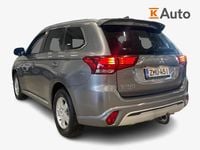 Käytetty Mitsubishi Outlander P-HEV Invite 135 HP (99 kW) 2020 Katumaasturi