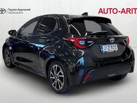Käytetty Toyota Yaris Hybrid Style 116 HP (85 kW) 2022 Musta Viistoperä