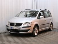 käytetty VW Touran TouranMonikäyttöajoneuvo (AF) 5ov ** MYYDÄÄN HUUTOKAUPAT.COM / Juuri leimattu / 2xRenkaat / Jakopää tehty 6/2021 **