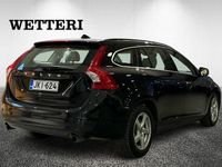 Käytetty Volvo V60 Momentum 152 HP (111 kW) 2016 Musta Farmari