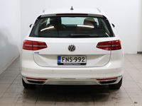 käytetty VW Passat Variant GTE Plug-In Hybrid 160 kW (218 hv) DSG-automaatti - Lämmitin kaukolla / Tutkat / Kamera / Koukku