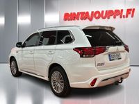 Käytetty Mitsubishi Outlander P-HEV Invite 135 HP (99 kW) 2020 Katumaasturi