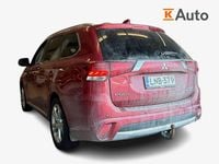 Käytetty Mitsubishi Outlander P-HEV Instyle 121 HP (88 kW) 2016 Punainen Farmari