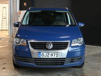 käytetty VW Touran Freestyle 2,0 TDI 103 kW (140 hv) ** Myydään huutokaupat.com / Webasto / Koukku / 7-paik. / Vakkari / Ylläpitolaturi **