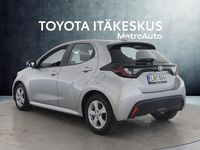 Käytetty Toyota Yaris Hybrid Active 116 HP (85 kW) 2022 Hopea Viistoperä