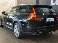 käytetty Volvo V60 CC B4 AWD D-MHEV Edition aut **** Tähän autoon jopa 84 kk rahoitusaikaa Nordealta ****