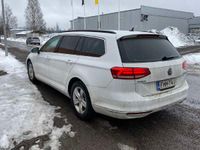 käytetty VW Passat Variant Comfortline 2,0 TDI 110 kW (150 hv) ** Juuri tullut / Webasto / SuomiAuto / Koukku / Adapt. vakkari / Tutkat / Navi **