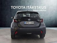 Käytetty Toyota Yaris Active 114 HP (83 kW) 2023 Harmaa Viistoperä