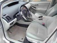 käytetty Toyota Prius HSD Premium 5ov - Automaatti-ilmasointin, Vakinopeudensäädin, Peruutuskamera, HUD, Navigointi, JBL-audio