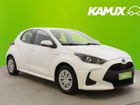 Käytetty Toyota Yaris Hybrid Active 116 HP (85 kW) 2020 Valkoinen Sedan