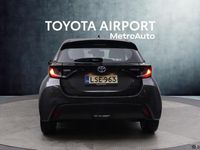 Käytetty Toyota Yaris Hybrid Active 116 HP (85 kW) 2023 Harmaa Viistoperä