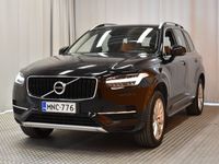 käytetty Volvo XC90 D5 AWD Momentum aut 173kW 7-p ** Tulossa / Suomi-auto / Webasto / Pilot Assist / Navi / Nahkasisusta / Koukku **