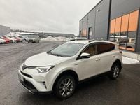 Käytetty Toyota RAV4 Premium 155 HP (114 kW) 2017 Katumaasturi