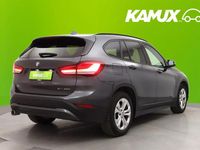 Käytetty BMW X1 Advantage 220 HP (161 kW) 2021 Hopea / harmaa Katumaasturi