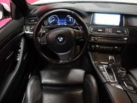 käytetty BMW 530 xDrive A F11 Touring - ** Vaalea nahkaverhoilu / Koukku / Tutkat / Lämpöratti / Sport-istuimet **